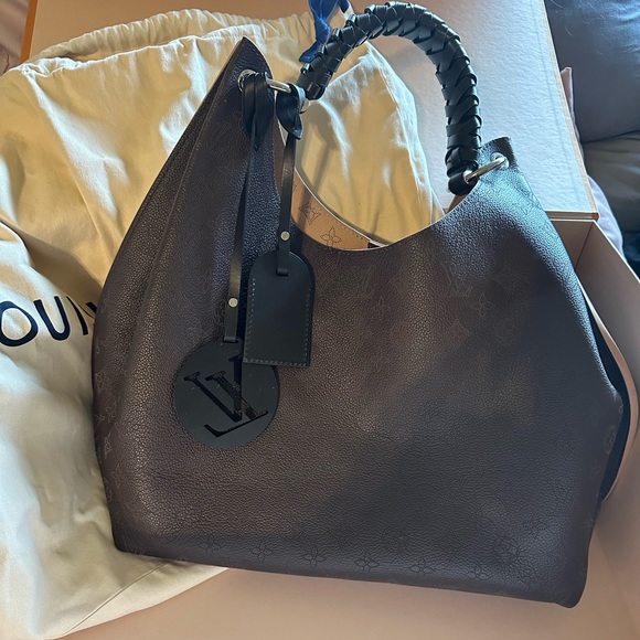 Louis Vuitton Carmel Bag. Like new with box and dust bag. Great large bag! - Picture 1 of 6